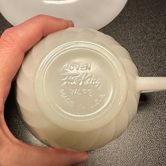 Vintage Fire King Set of 2 Cup and Saucer Gold Trimmed Swirl Pattern Milk Glass - Picture 5 of 7